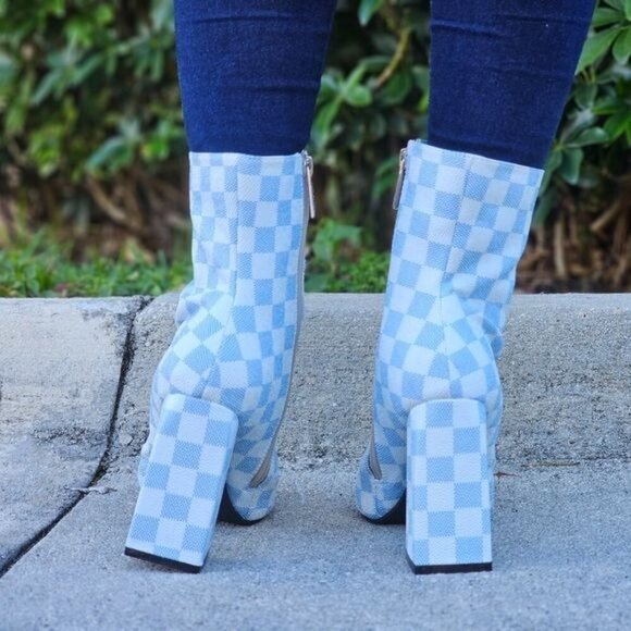Womens Checkered Print Square Toe Block Heel Bootie - Picture 3 of 6